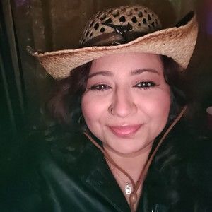 Meet your Posher, Lydia